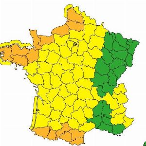 Vigilance orange étendue à 15 départements à cause de la tempête Darragh et des chutes de neige