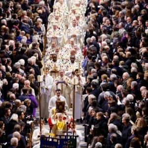 Célébration de la première messe à Notre-Dame cinq ans après l'incendie