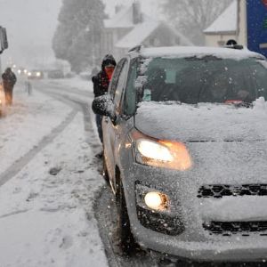 Conseils pour préparer votre voiture avant de prendre la route en hiver