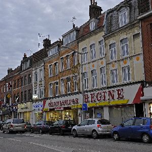 "Débat autour d'une possible alliance PS pour former un nouveau gouvernement à Lomme, banlieue historiquement socialiste de Lille."