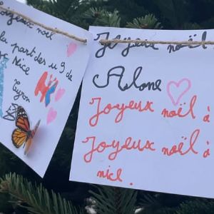 Enfants rendent hommage aux victimes de l'attentat de Nice