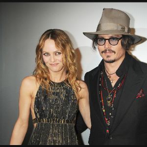 "Le fils secret de Johnny Depp travaille dans un bar parisien fréquenté par Vanessa Paradis"