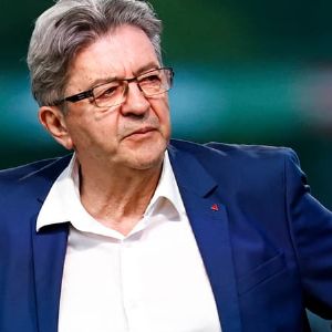 Mélenchon menace de continuer le Nouveau Front populaire sans les socialistes