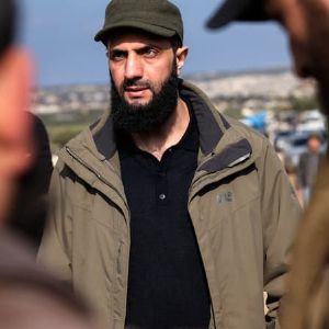 Qui est Abou Mohammad al-Jolani, le chef de la coalition rebelle en Syrie qui a renversé Bachar al-Assad?