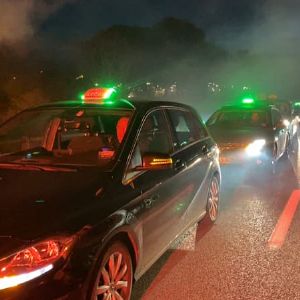 Blocage de l'A50 entre La Valentine et Marseille lors d'une manifestation des taxis