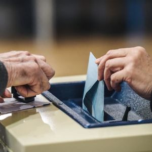 Cinq nouveaux conseillers municipaux élus à Manteyer lors d'une élection partielle