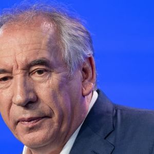 colère de la gauche face à l'éventualité de François Bayrou à Matignon