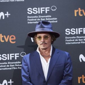 "Le fils de Johnny Depp devient barman à Paris !"