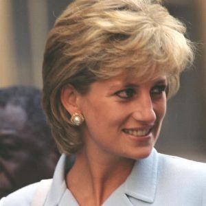 "Les nièces de Lady Diana honorées avec la robe de la revanche"