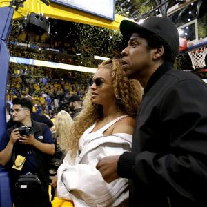 "Scandale : Jay-Z accusé de viol sur une adolescente de 13 ans, réactions de la mère de Beyoncé"