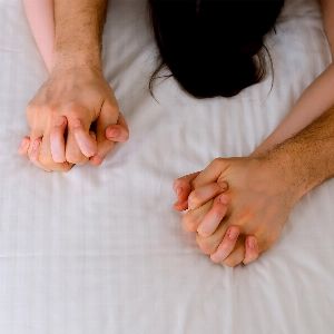 "Dilemme amoureux : entre mari stable et amant accro au sexe, que choisir ?"