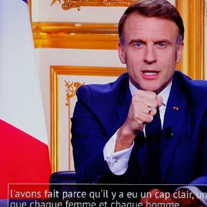 "Emmanuel Macron pressé de nommer un Premier ministre dans les 48 heures"