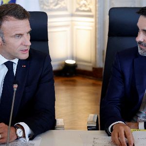 "EXCLUSIF : Macron dévoile en avant-première la loi spéciale pour sauver le budget de la France"