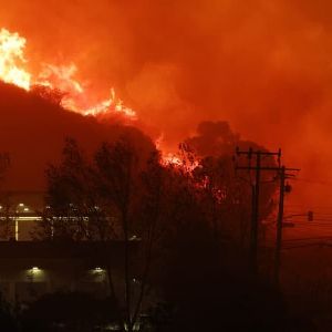 "Images choc de l'incendie frappant Malibu en Californie"