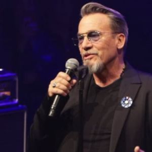 "Incroyable : Florent Pagny annonce une tournée exceptionnelle en 2026!"