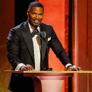 "Jamie Foxx révèle en exclusivité sur Netflix les secrets de son AVC après une hémorragie cérébrale"