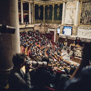 La macronie mise sur l'unité en rejetant l'opposition