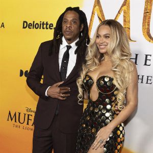 "Le spectacle continue malgré les accusations : Jay-Z, Beyoncé et Blue Ivy brillent à l'avant-première de Mufasa"