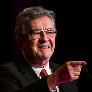 Mélenchon interpelle le PS, les communistes et les écologistes sur la discussion avec Macron