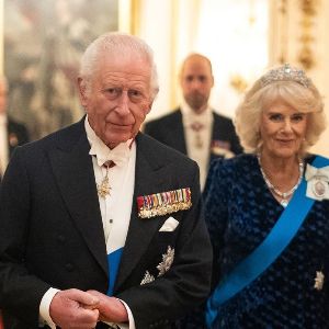 "Révélation choc du roi Charles III : sa carte de voeux atypique pour 2024"