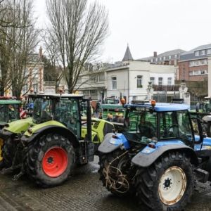 "Révolte des agriculteurs : 100 tracteurs en colère dans les rues du Pas-de-Calais"