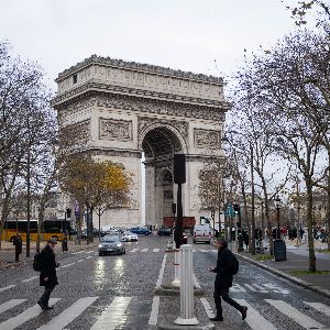 "Alerte à la bombe à Paris : l’Arc de triomphe évacué et sécurisé par l'opération Sentinelle"