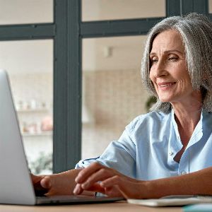 "Découvrez pourquoi tant de retraités européens persistent à travailler malgré leur âge"