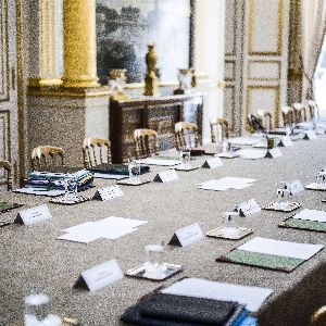 "Dernier Conseil des ministres pour Macron avant nomination du Premier ministre"