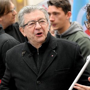 "EXCLUSIF : Mélenchon en embuscade pour la présidentielle, Macron en danger ?"