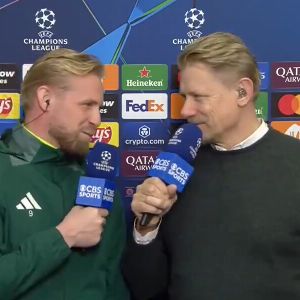 "Le moment émouvant où Peter Schmeichel interviewe son fils Kasper après un match de Ligue des champions"