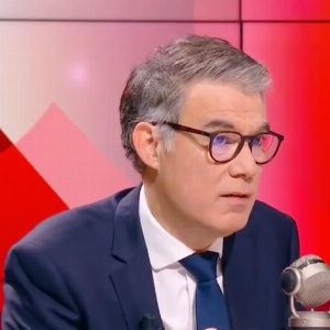 "Révélations exclusives : Les critères intransigeants d'Olivier Faure pour le choix du nouveau Premier ministre, une décision qui exclut François Bayrou"