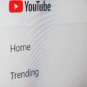 "Révolution sur Youtube : l'intelligence artificielle s'invite dans le doublage des vidéos"