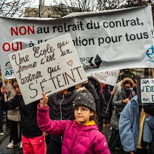 "Scandale au lycée Al-Kindi : menacé de perdre son contrat avec l’État, la loyauté républicaine remise en question"