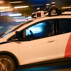 "Scandale automobile : General Motors met fin aux robotaxis de Cruise après un grave accident"