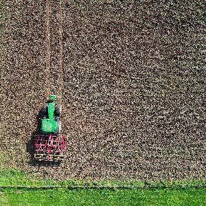 "Scandale du glyphosate : les ONG attaquent l'autorisation jusqu'en 2033 !"