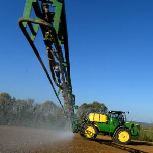 "Scandale européen : Glyphosate autorisé jusqu'en 2033 malgré les preuves de cancer, des ONG passent à l'action"