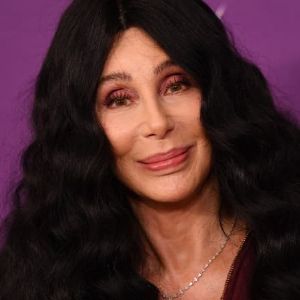 "Stars évacuées face à l'incendie de Malibu : Cher et Dick Van Dyke concernés !"