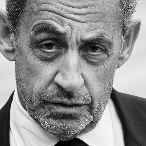 "Alerte ! Nicolas Sarkozy risque de perdre sa Légion d'honneur"