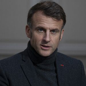 "Emmanuel Macron : sa destination secrète pour Noël révélée !"