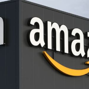 "Grève chez Amazon aux États-Unis et en Allemagne à quelques jours de Noël : tensions salariales en vue"