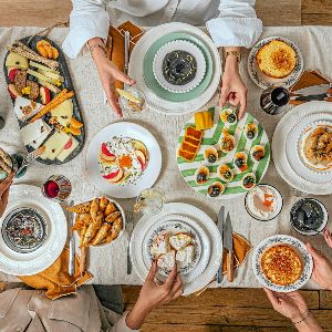 Les incontournables gourmands pour les fêtes : Mont d'Or en croûte, tarama noir et autres délices salés !