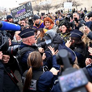 "Les proches des accusés au procès des viols de Mazan bousculés par le verdict et la colère de la foule"