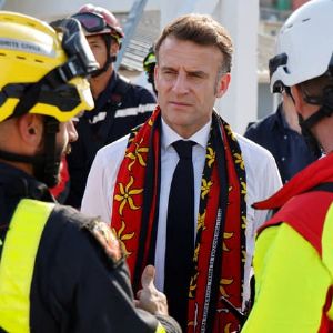 "Macron promet de reconstruire Mayotte après le cyclone et de lutter contre l'immigration clandestine"