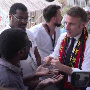 "Scandale humanitaire à Mayotte : Macron critiqué pour la lenteur de l'aide"