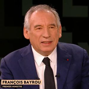 "Scandale politique en vue : François Bayrou divise en utilisant le 49.3 et soutenant Retailleau - La gauche se rebiffe"