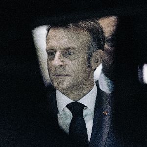 "Scandale révélé : les déclarations controversées d'Emmanuel Macron secouent la gauche"