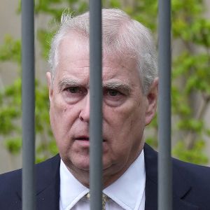 "Scandale royal : le Prince Andrew pourrait quitter le Royaume-Uni pour toujours"