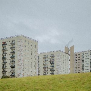 "Adieu aux ghettos : Réinventer les quartiers pour une politique urbaine inclusive"