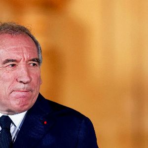 "Bayrou tenté par Chevènement : le vaudeville des débauchages à gauche"