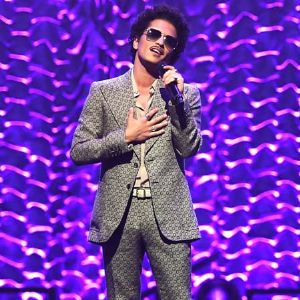 Bruno Mars métamorphose un modeste bar brésilien en attraction touristique